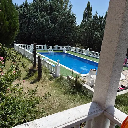 Dom wakacyjny Avec Piscine Proche De La Motagne De Lure *